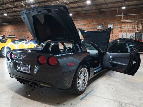 Used 2008 Chevrolet Corvette Coupe w/ Z51 Performance Package RWD image 30