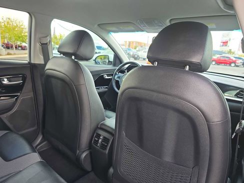 Used 2022 Kia Niro EX image 16