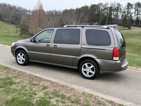 Used 2005 Chevrolet Uplander LT w/ Premium Seating Package FWD image 2