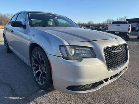 Used 2020 Chrysler 300 Touring w/ Sport Appearance Package image 1
