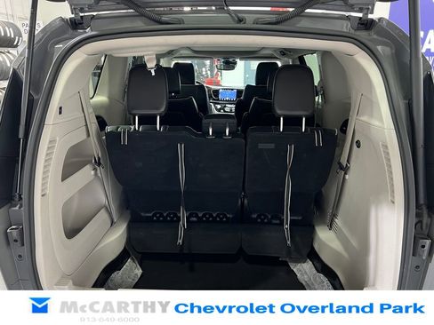 Used 2023 Chrysler Pacifica Limited image 33