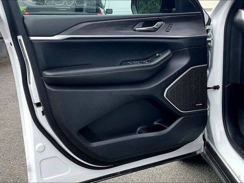 Used 2024 Jeep Grand Cherokee Limited 4xe image 23