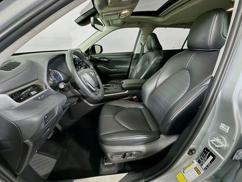 Used 2022 Toyota Highlander XLE FWD image 20
