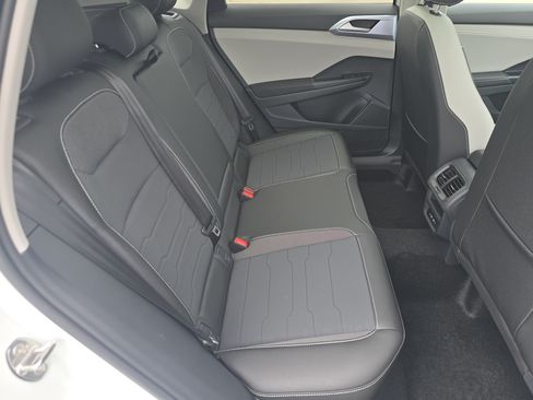 New 2026 Volkswagen Taos SE AWD/4WD image 17