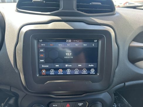 Used 2021 Jeep Renegade Latitude image 17