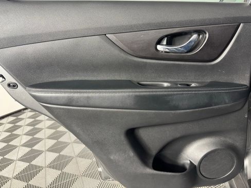 Used 2020 Nissan Rogue SV image 42