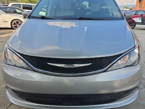 Used 2021 Chrysler Voyager Lxi FWD image 1