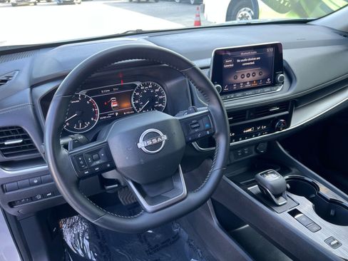 Used 2025 Nissan Rogue SV FWD image 31