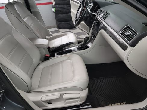 Used 2017 Volkswagen Passat 1.8T SE image 13