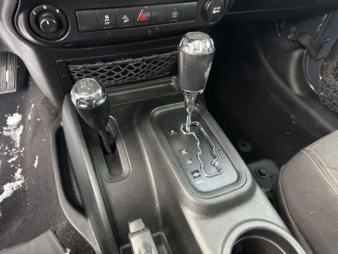 Used 2018 Jeep Wrangler Unlimited Sahara w/ Connectivity Group image 7