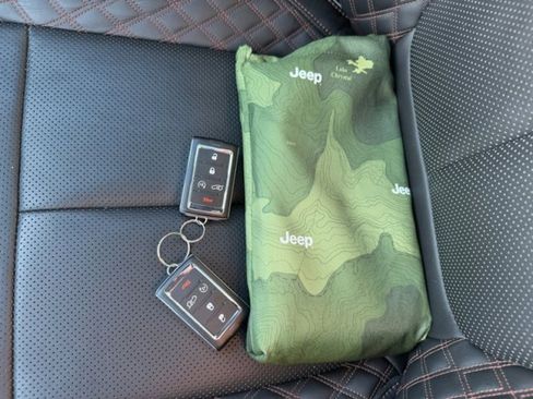 Used 2022 Jeep Grand Cherokee Summit image 22