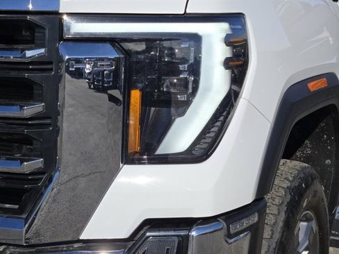 Certified 2025 GMC Sierra 2500 SLT w/ SLT Convenience Package AWD/4WD image 12