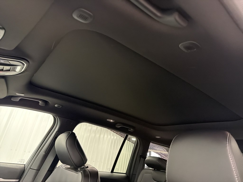 New 2026 Jeep Grand Cherokee Limited RWD image 16