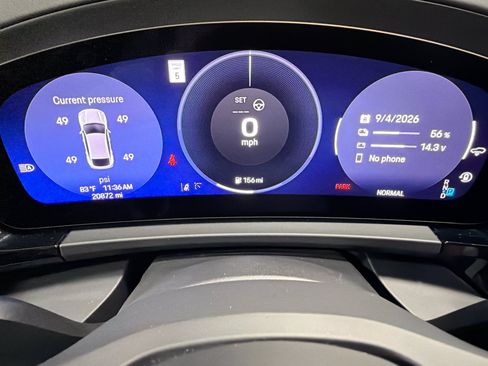 Certified 2025 Porsche Macan Turbo Electric AWD/4WD image 41