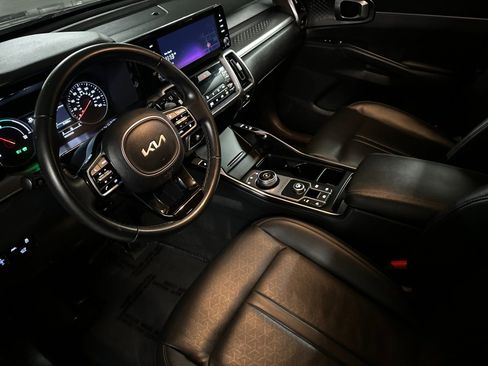 Certified 2023 Kia Sorento EX FWD image 12