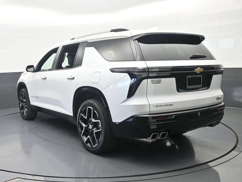 Used 2025 Chevrolet Traverse High Country FWD image 6