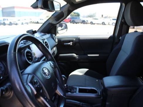 Used 2023 Toyota Tacoma TRD Off-Road AWD/4WD image 38