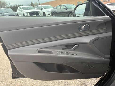 Used 2025 Hyundai Elantra SEL image 18