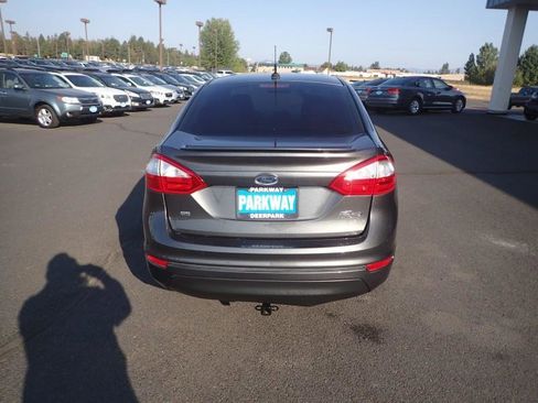 Used 2015 Ford Fiesta SE w/ Equipment Group 201A FWD image 4