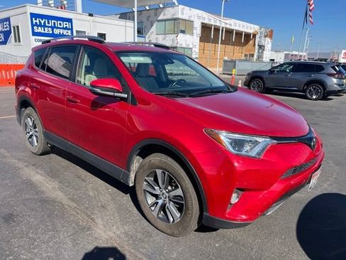 Used 2017 Toyota RAV4 XLE AWD/4WD image 8