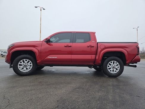 Used 2025 Toyota Tacoma SR5 w/ SR5 Upgrade Package image 21
