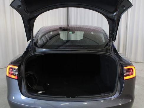 Used 2018 Tesla Model 3 Long Range RWD image 29