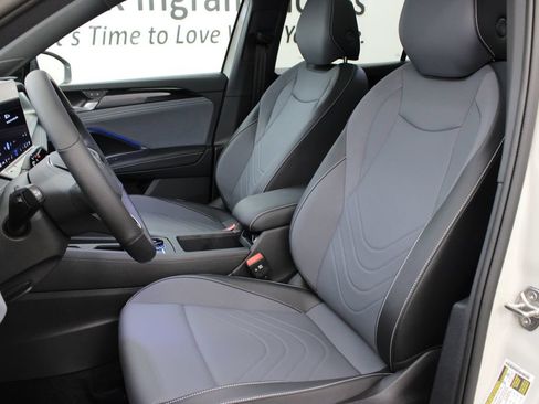 New 2026 Volkswagen Tiguan SE R-Line FWD image 14