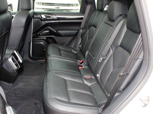 Used 2016 Porsche Cayenne AWD/4WD image 15
