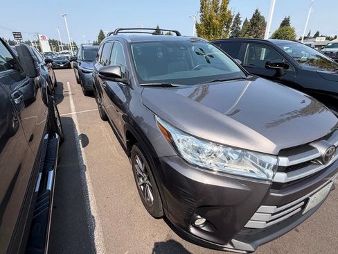 Used 2017 Toyota Highlander XLE AWD/4WD image 8