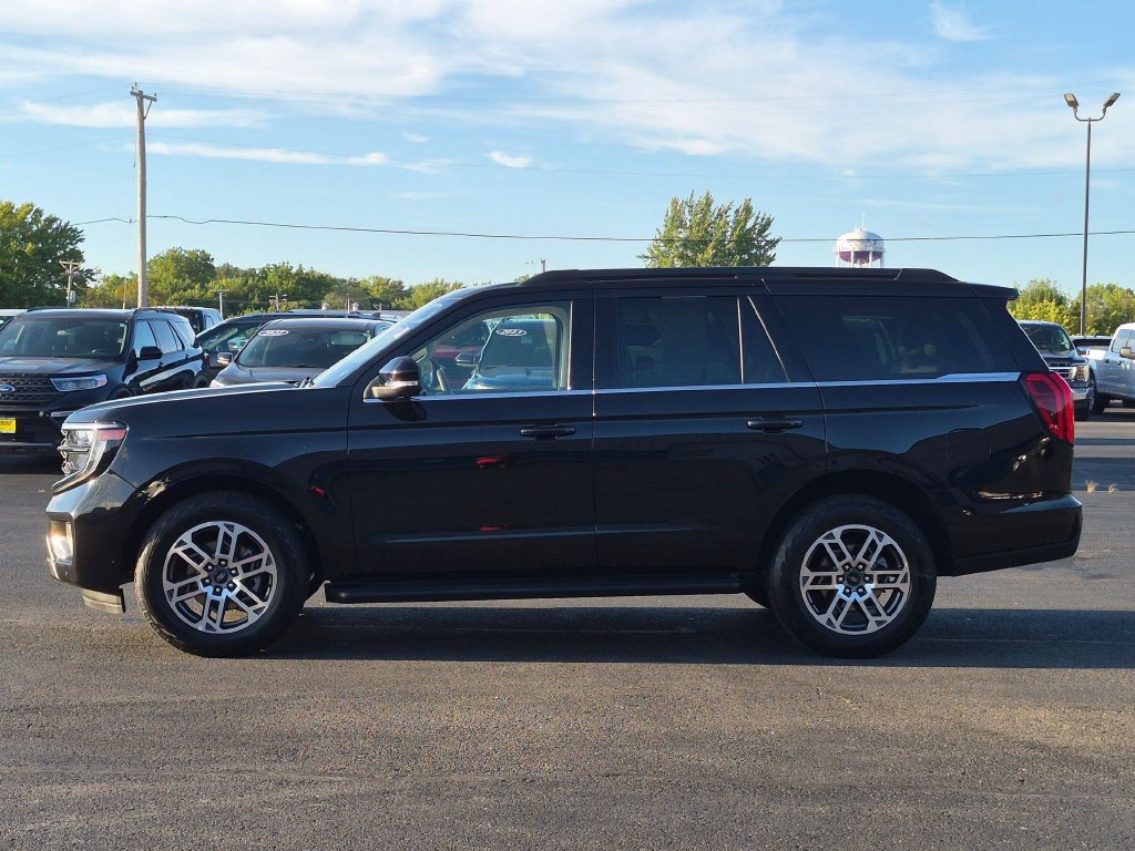 Used 2025 Ford Expedition Active AWD/4WD image 4