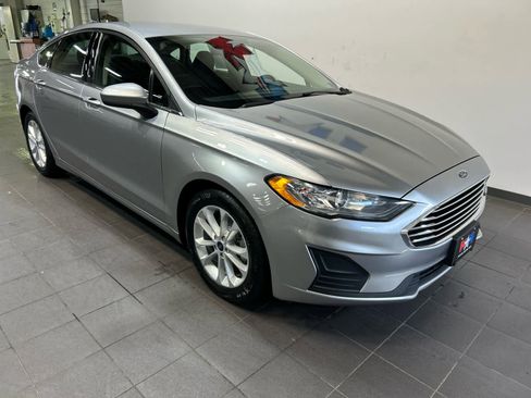 Used 2020 Ford Fusion SE FWD image 2