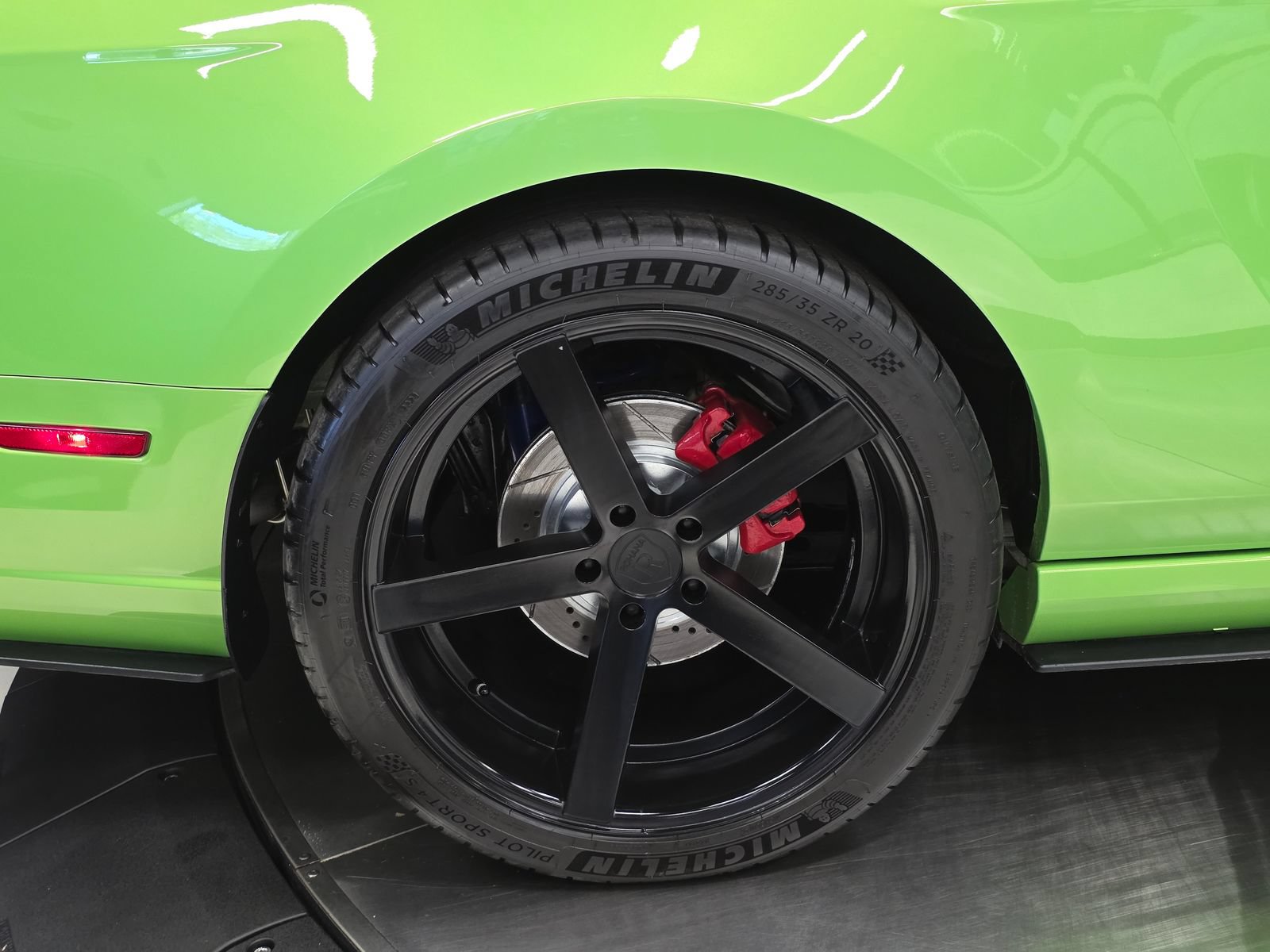 Used 2013 Ford Mustang GT Premium w/ Electronics Pkg RWD image 49