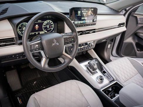 Used 2023 Mitsubishi Outlander SEL image 17