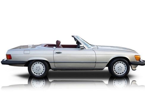 Used 1987 Mercedes-Benz 560 SL image 2