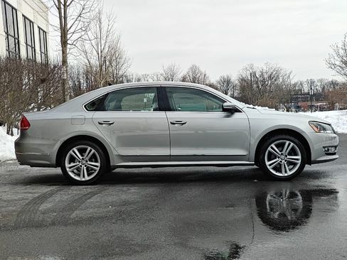 Used 2013 Volkswagen Passat 3.6 SEL Premium image 2