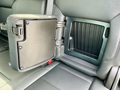 Used 2023 GMC Sierra 1500 SLT image 31