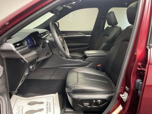 Used 2023 Jeep Grand Cherokee Overland image 13