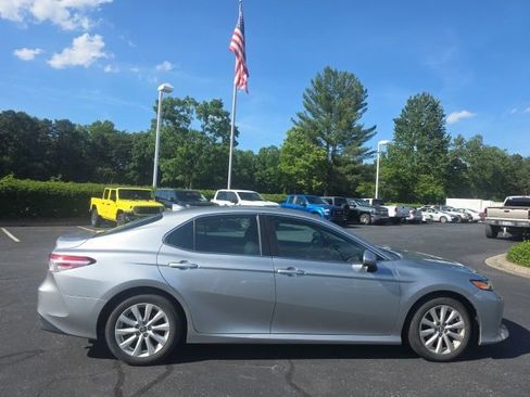Used 2019 Toyota Camry LE FWD image 9