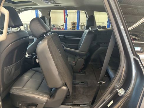 Certified 2023 Kia Telluride EX w/ EX Captain's Chair Package AWD/4WD image 28