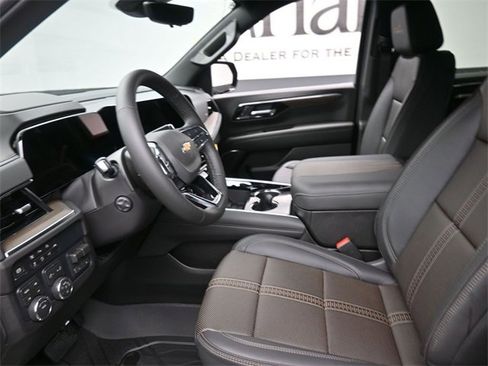 New 2026 Chevrolet Suburban High Country image 4
