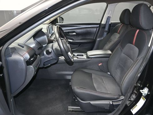 Used 2025 Nissan Sentra SR w/ Midnight Edition FWD image 15