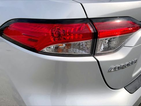 Used 2025 Toyota Corolla LE FWD image 28