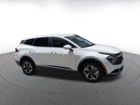 Used 2025 Kia Sportage LX FWD image 2