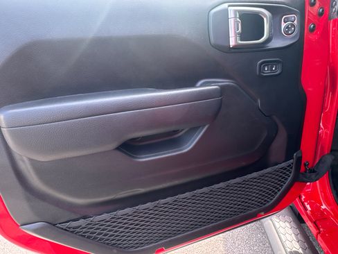 Used 2025 Jeep Wrangler Sport S image 10