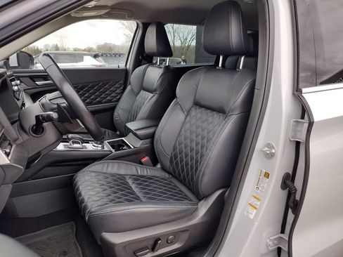 Used 2022 Mitsubishi Outlander SEL AWD/4WD image 2