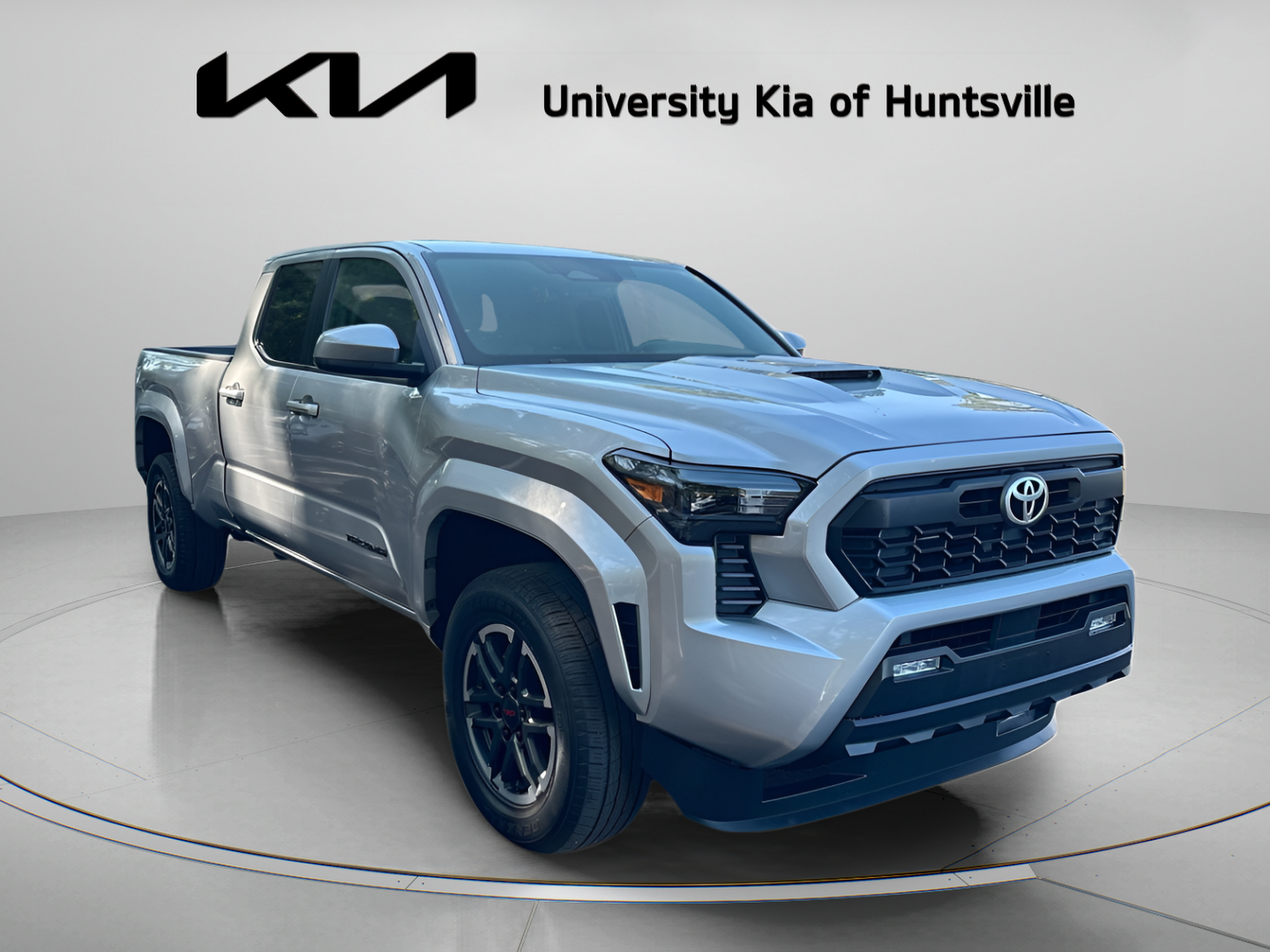 Used 2024 Toyota Tacoma TRD Sport AWD/4WD image 2
