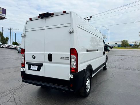 Used 2024 RAM ProMaster 2500 w/ Convenience Group FWD image 5