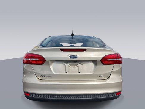 Used 2018 Ford Focus SE w/ SE Appearance Package image 3