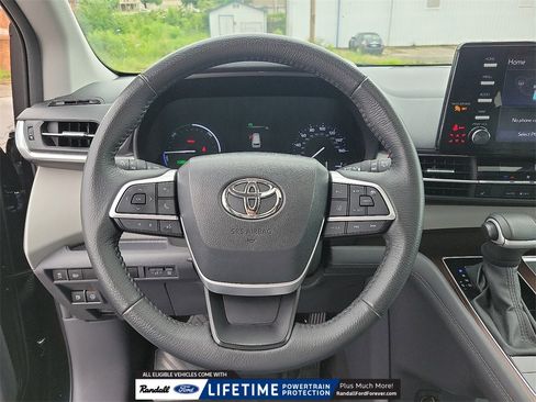 Used 2024 Toyota Sienna XLE image 20