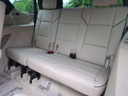 Used 2023 Cadillac Escalade Premium Luxury AWD/4WD image 34